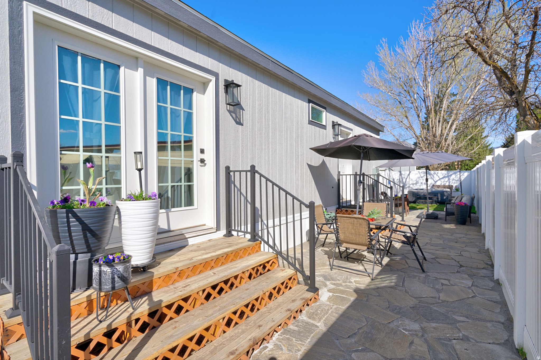 PALATIAL LIVING - Residential