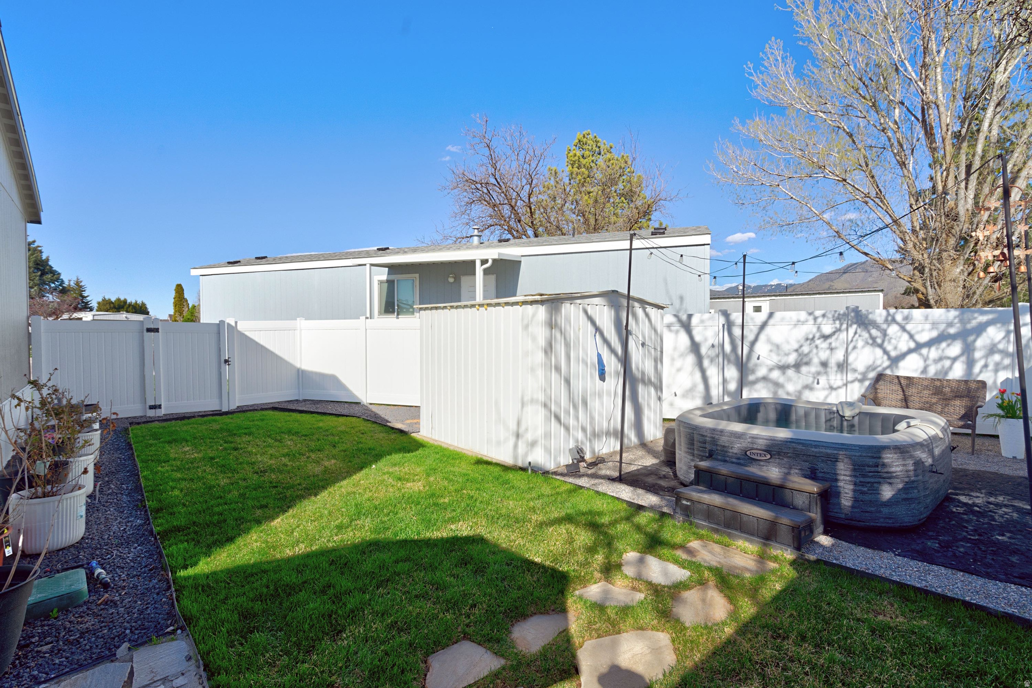 PALATIAL LIVING - Residential