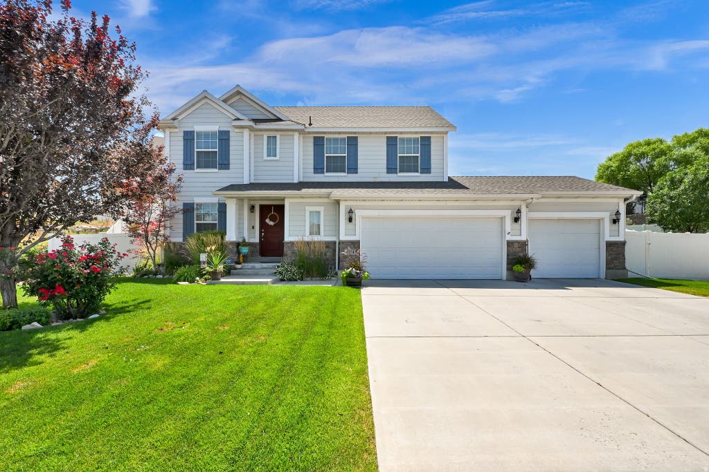 Photo of 4554 S BASIN RIDGE CT, West Valley City, UT 84128 (MLS # 2175815)