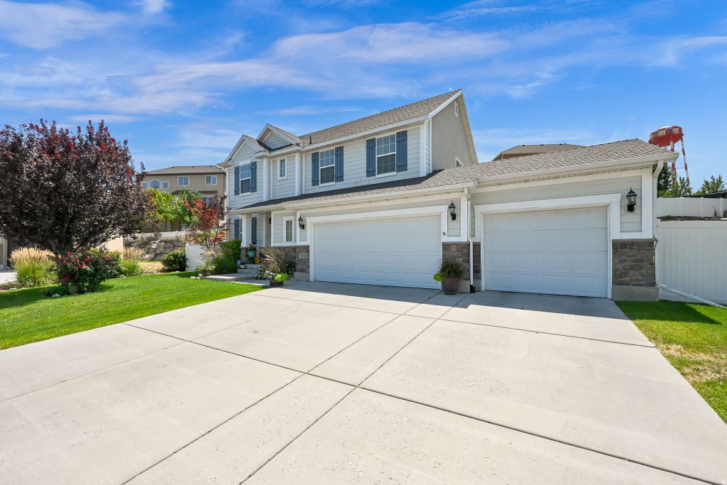 Photo of 4554 S BASIN RIDGE CT, West Valley City, UT 84128 (MLS # 2175815)