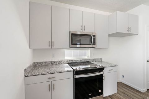 Tiny photo for 401 E KANAB CREEK DR #204, Saratoga Springs, UT 84045 (MLS # 2124770)