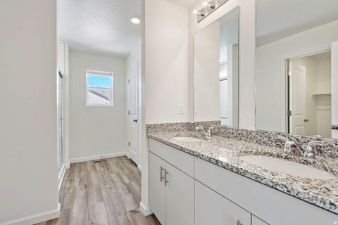 Tiny photo for 401 E KANAB CREEK DR #204, Saratoga Springs, UT 84045 (MLS # 2124770)