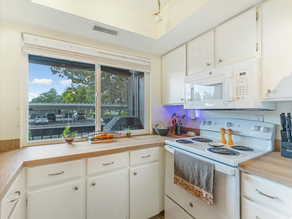 Photo of 4949 S EASTRIDGE LN #137, Murray, UT 84117 (MLS # 2143195)