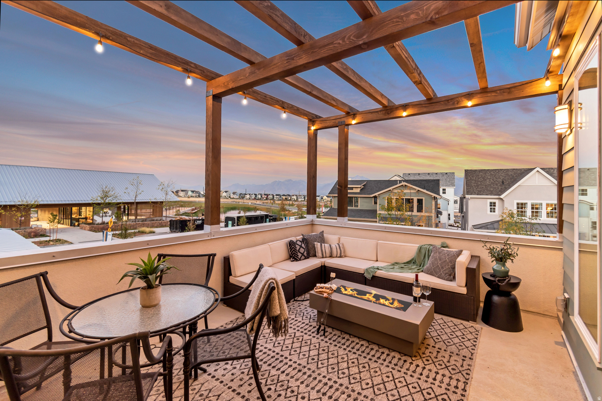 DAYBREAK - Residential