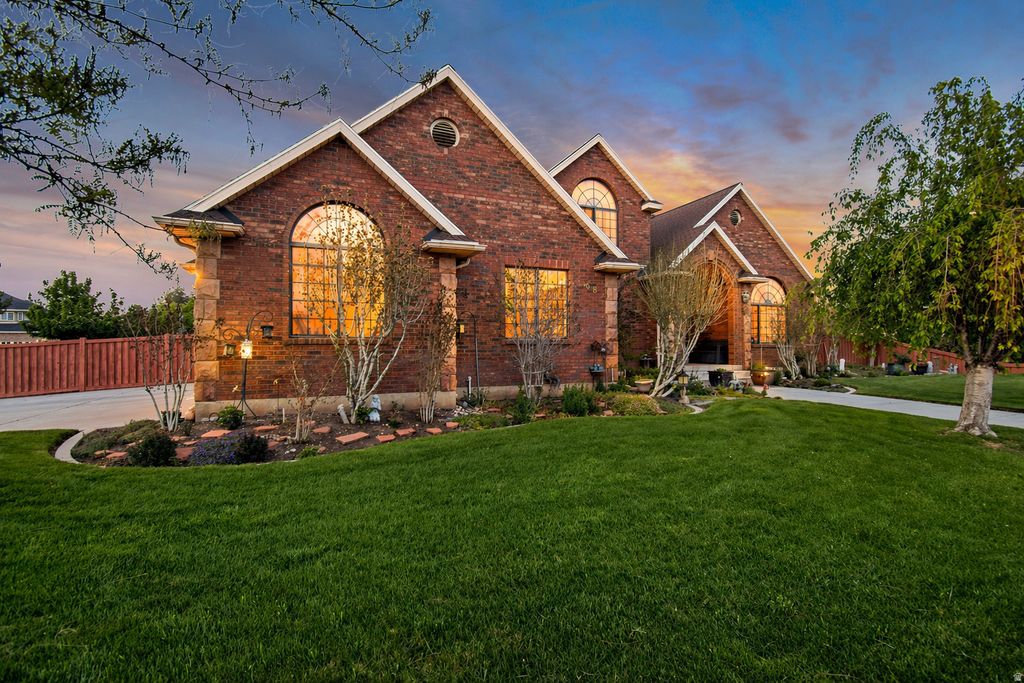 Photo of 268 W COUNTRYSIDE DR, Orem, UT 84058 (MLS # 2154336)
