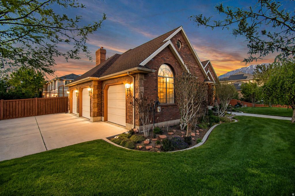 Photo of 268 W COUNTRYSIDE DR, Orem, UT 84058 (MLS # 2154336)