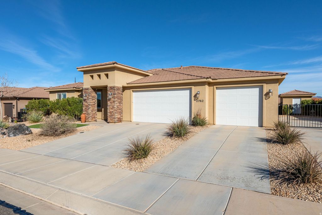 Photo of 2762 W 310 N, Hurricane, UT 84737 (MLS # 2143524)
