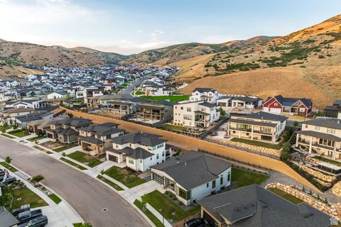 Tiny photo for 5516 N VALLEY VIEW RD, Lehi, UT 84043 (MLS # 2098764)