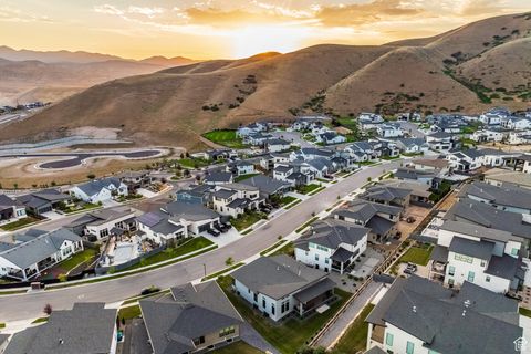 Tiny photo for 5516 N VALLEY VIEW RD, Lehi, UT 84043 (MLS # 2098764)
