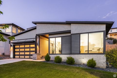 Photo of 5516 N VALLEY VIEW RD, Lehi, UT 84043 (MLS # 2098764)