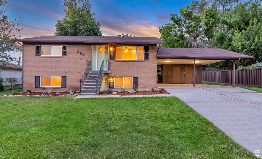 Square footage figures are provided as a courtesy estimate only and were obtained from ______________ .  Buyer is advised to obtain an independent measurement.