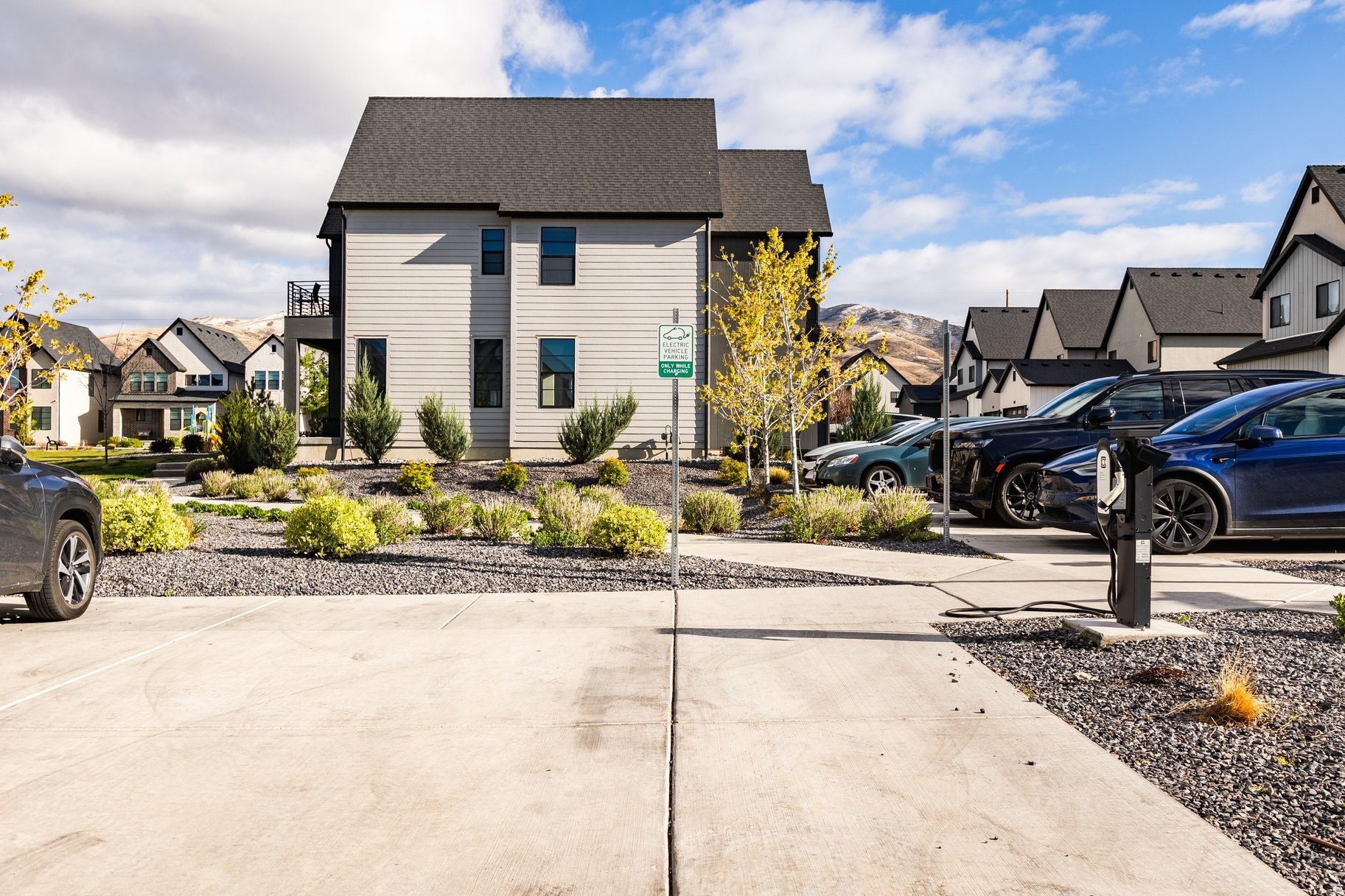 PARKVIEW COTTAGES - Residential