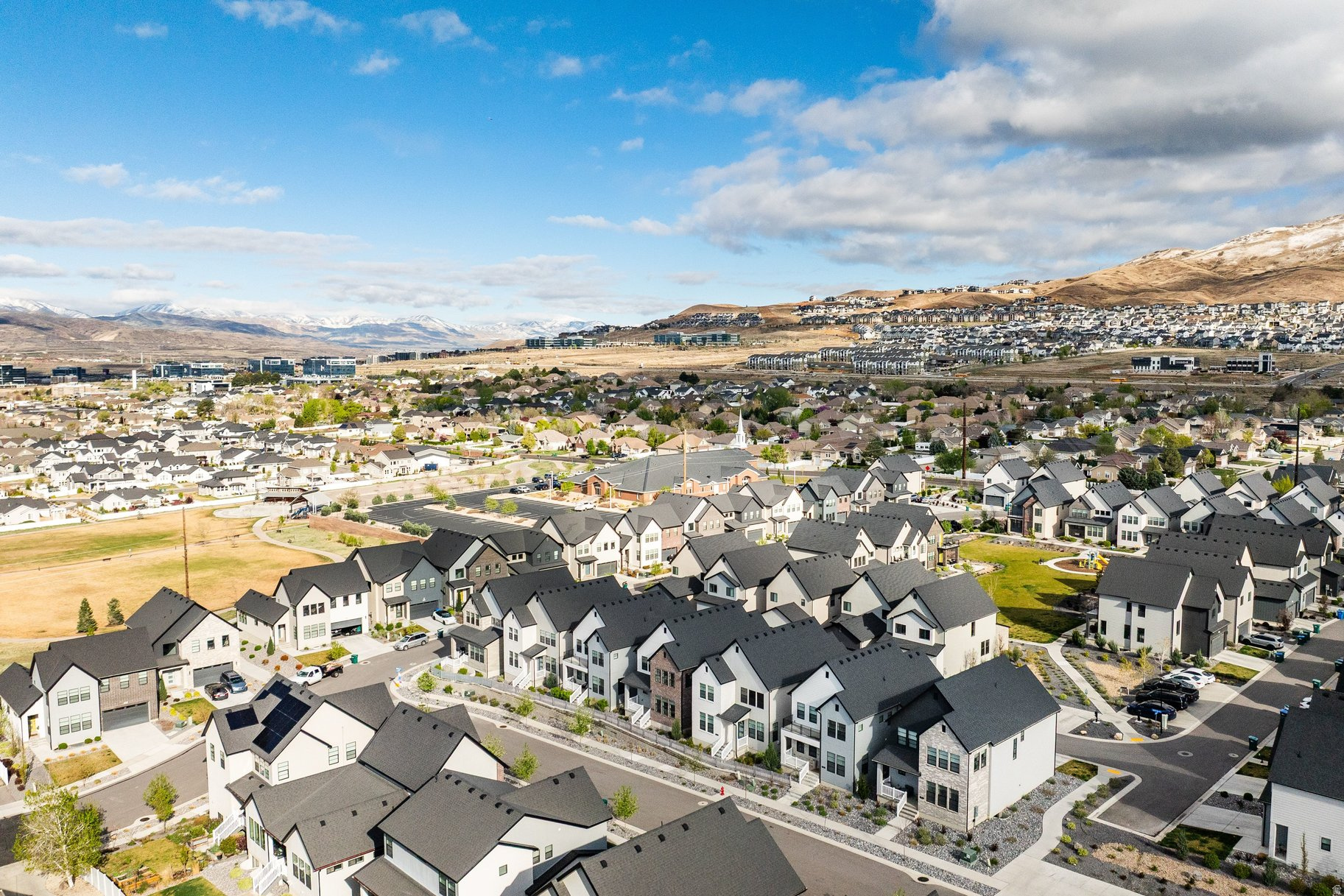 PARKVIEW COTTAGES - Residential