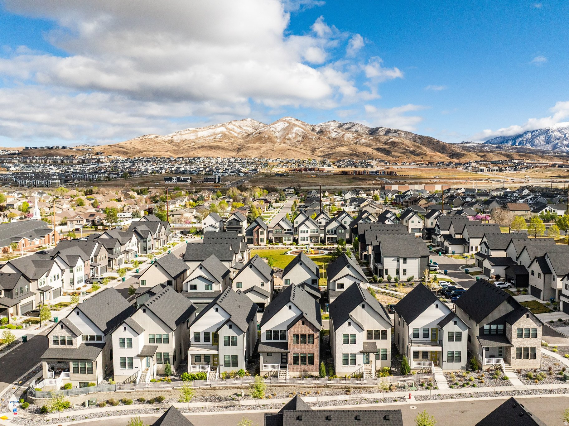 PARKVIEW COTTAGES - Residential