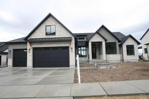 Photo of 635 E MOUNTAIN RD N, North Ogden, UT 84414 (MLS # 2169067)
