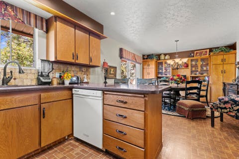 Tiny photo for 703 EMERALD DR, Bountiful, UT 84010 (MLS # 2176493)