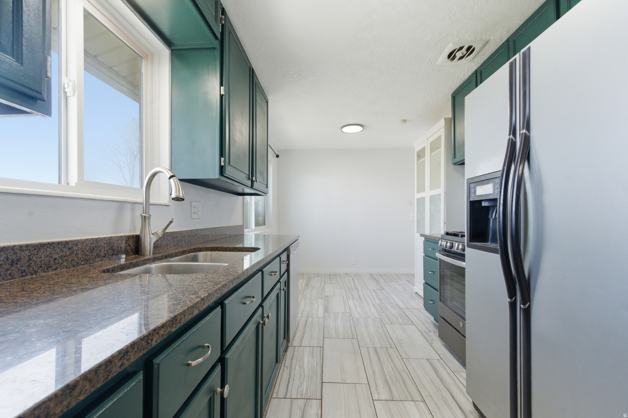 MIT-DEL ESTATES - Residential