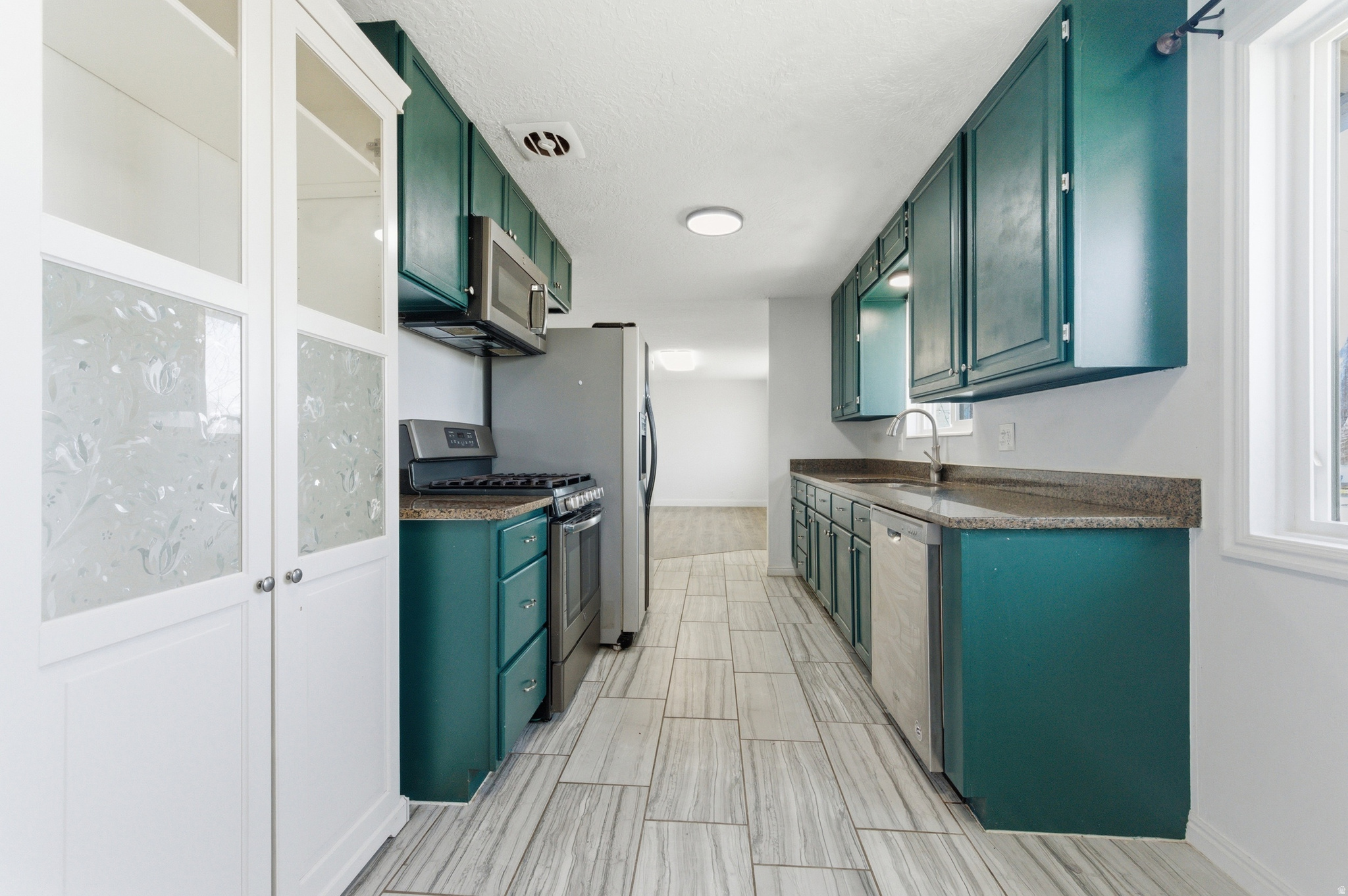 MIT-DEL ESTATES - Residential