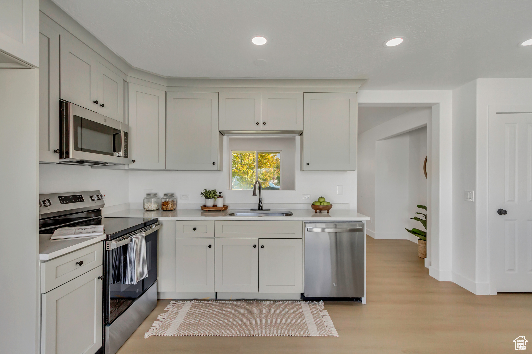 PICKET LN @ CNTRY CR - Residential