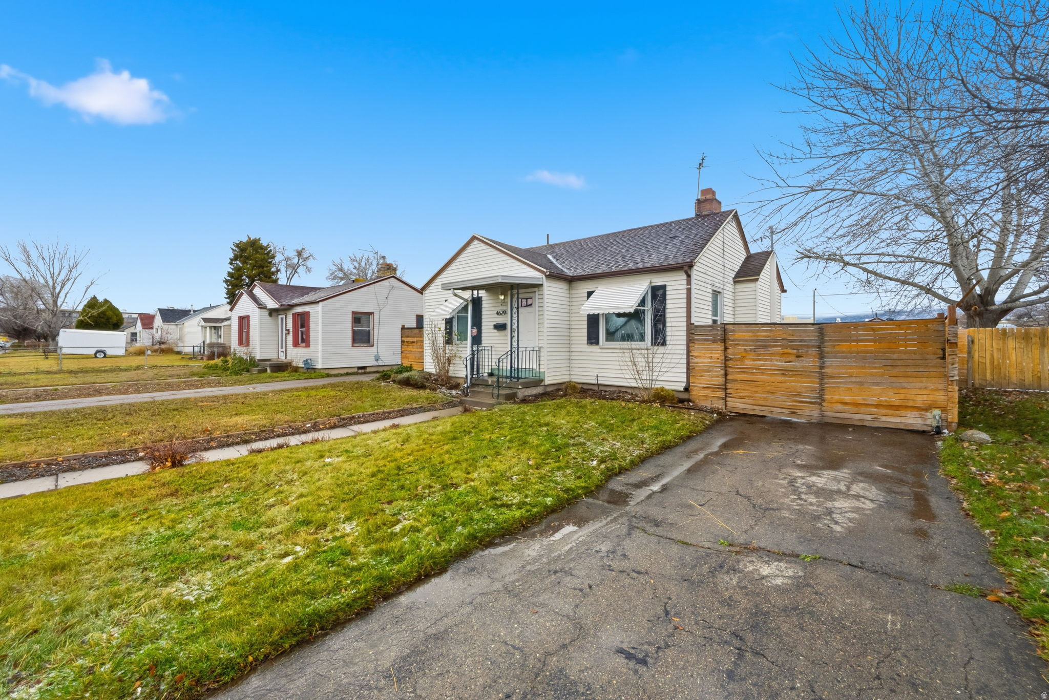 VILLAGE GARDENS - Residential