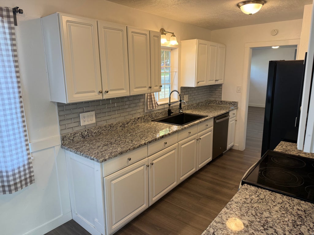 Photo of 468 PIONEER AVE, Tooele, UT 84074 (MLS # 2186257)
