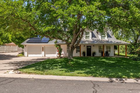 Photo of 246 W MOUNTAIN CHARM RD, Toquerville, UT 84774 (MLS # 2152582)