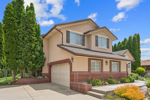 Tiny photo for 1087 W BARNES DR, Kaysville, UT 84037 (MLS # 2137952)