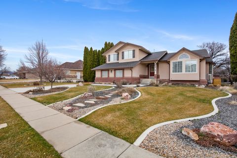 Tiny photo for 1087 W BARNES DR, Kaysville, UT 84037 (MLS # 2137952)