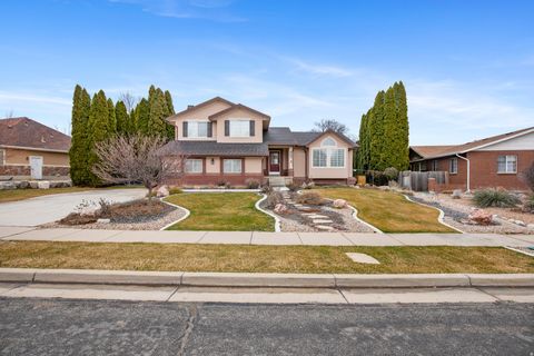 Tiny photo for 1087 W BARNES DR, Kaysville, UT 84037 (MLS # 2137952)