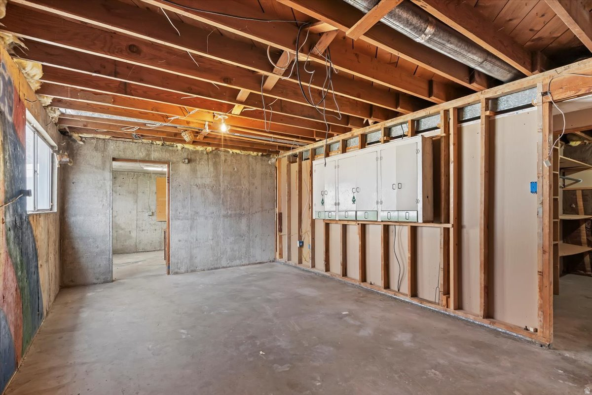 LAKEVIEW MANOR - Residential