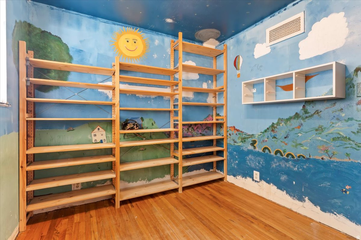 LAKEVIEW MANOR - Residential