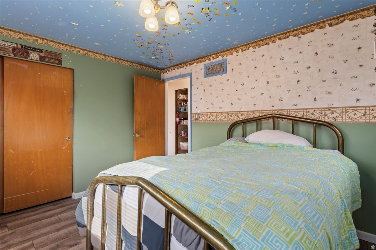 LAKEVIEW MANOR - Residential