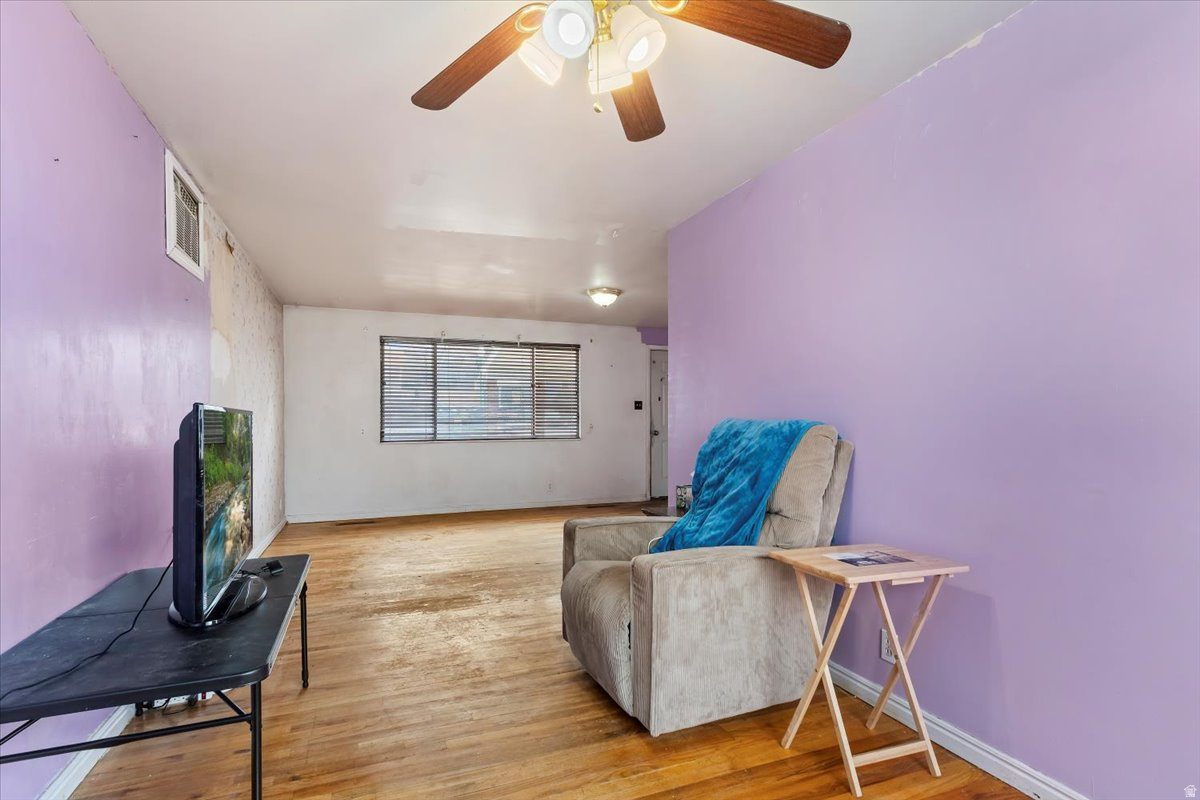 LAKEVIEW MANOR - Residential