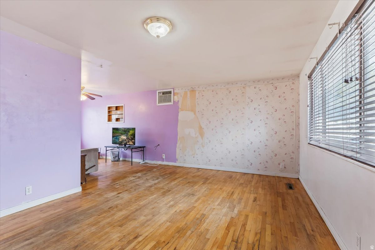 LAKEVIEW MANOR - Residential