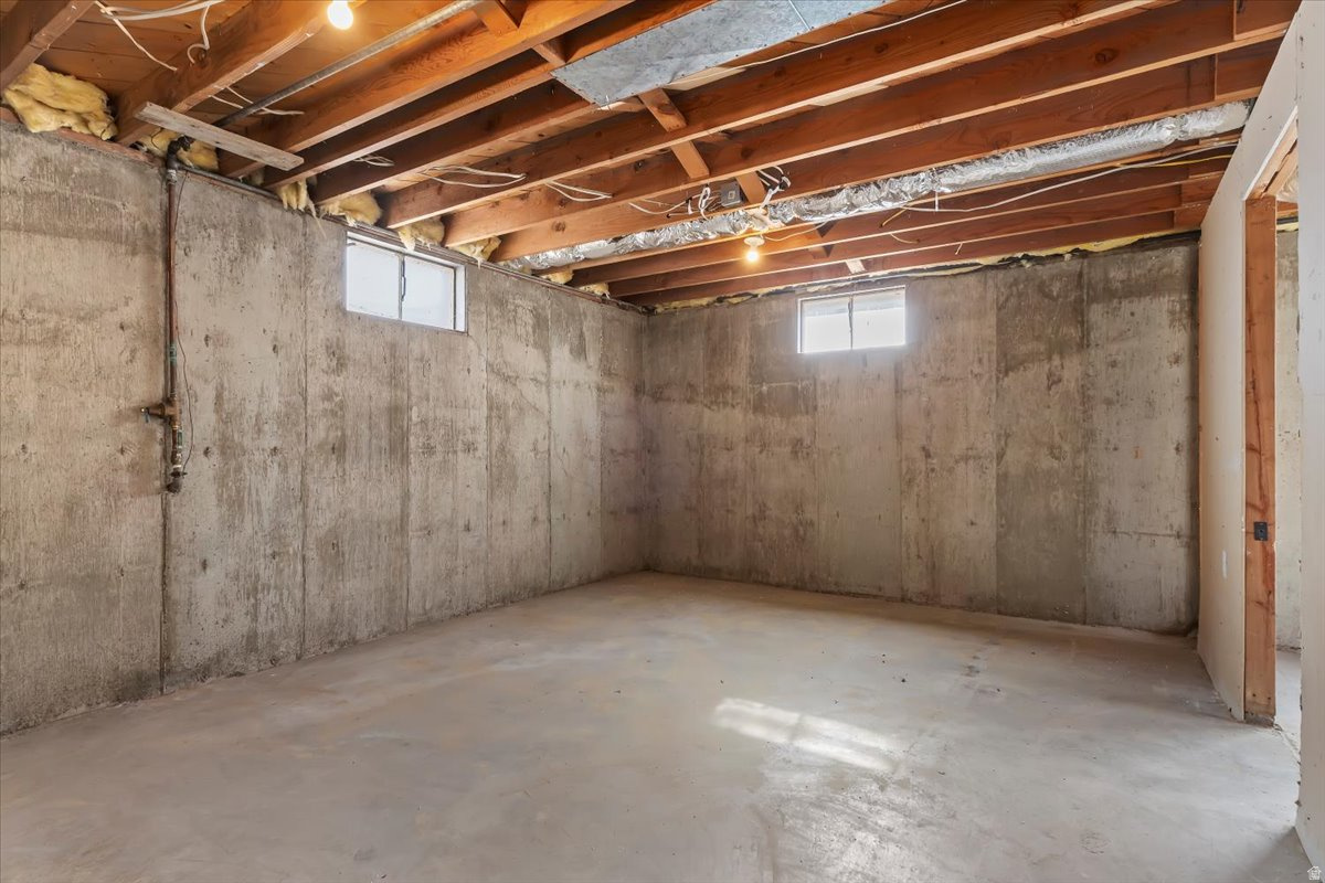 LAKEVIEW MANOR - Residential