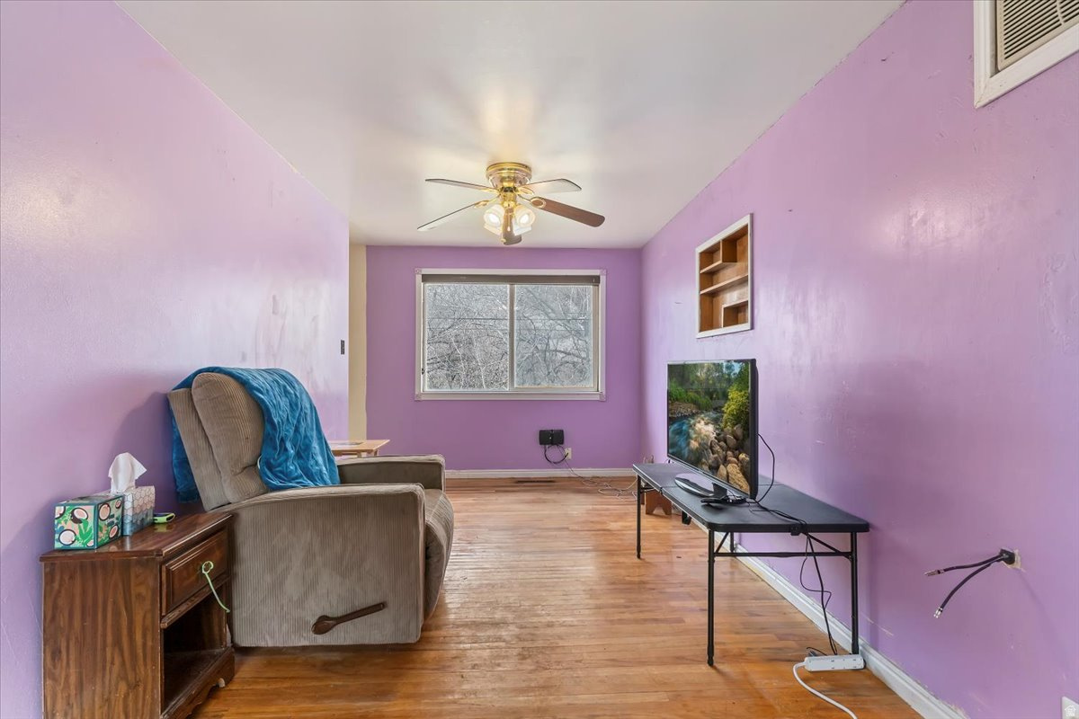 LAKEVIEW MANOR - Residential