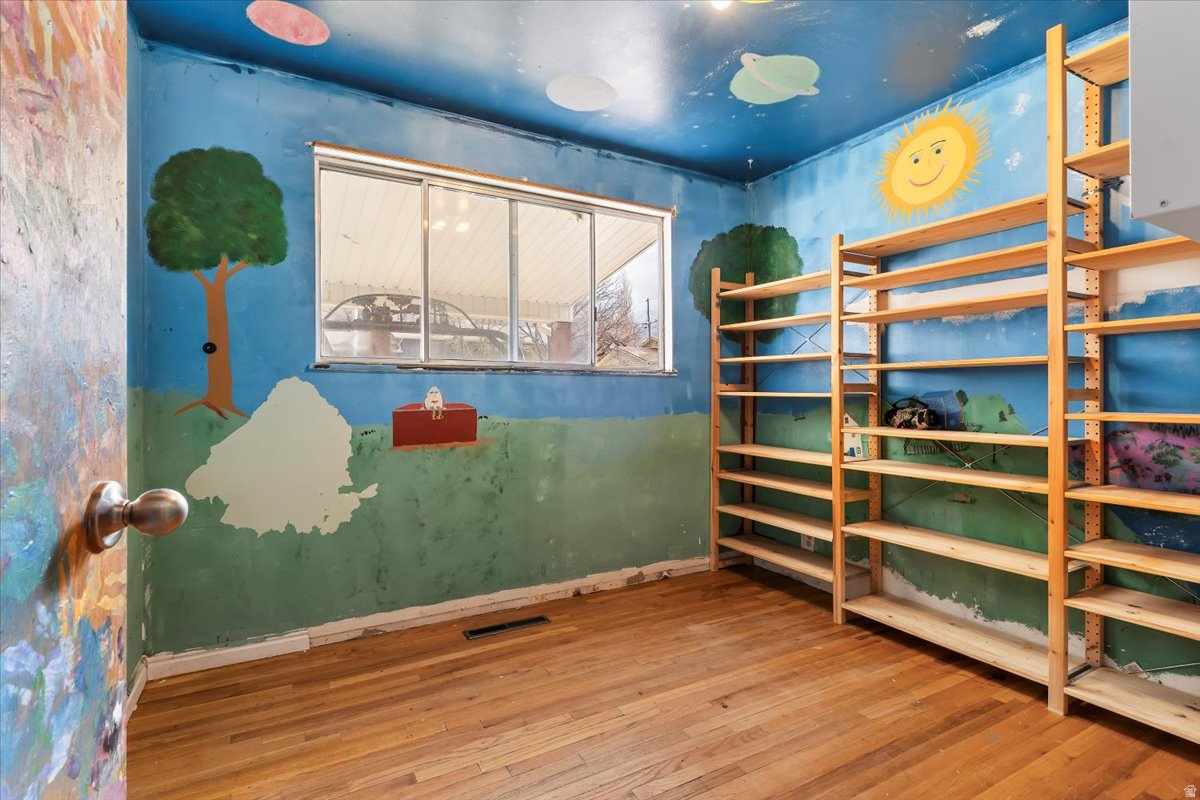 LAKEVIEW MANOR - Residential