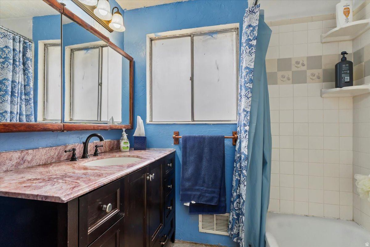 LAKEVIEW MANOR - Residential