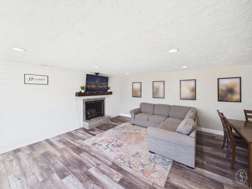 Photo of 215 W 700 N, Clearfield, UT 84015 (MLS # 2155411)