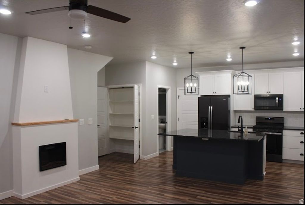 Photo of 246 S MEADOWBROOK CT, Saratoga Springs, UT 84045 (MLS # 2136222)