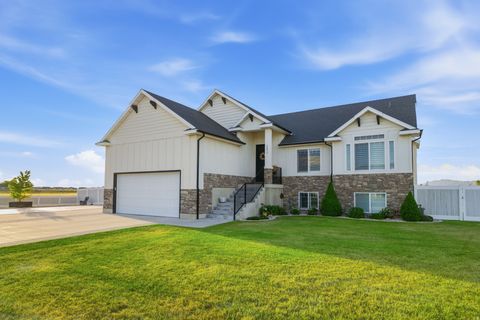 Tiny photo for 2832 W 2550 N, Plain City, UT 84404 (MLS # 2158403)