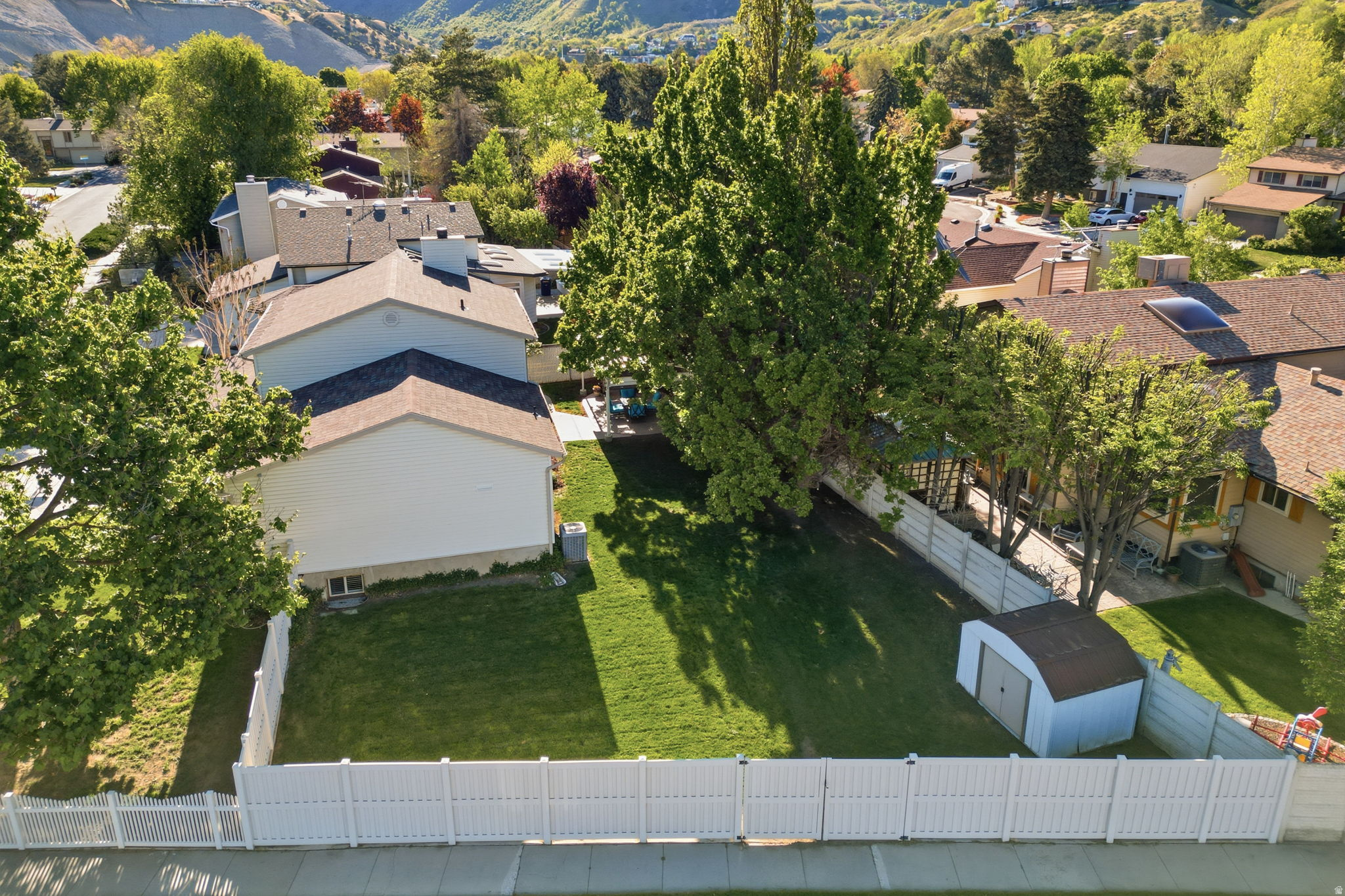 NUTREE WEST - Residential