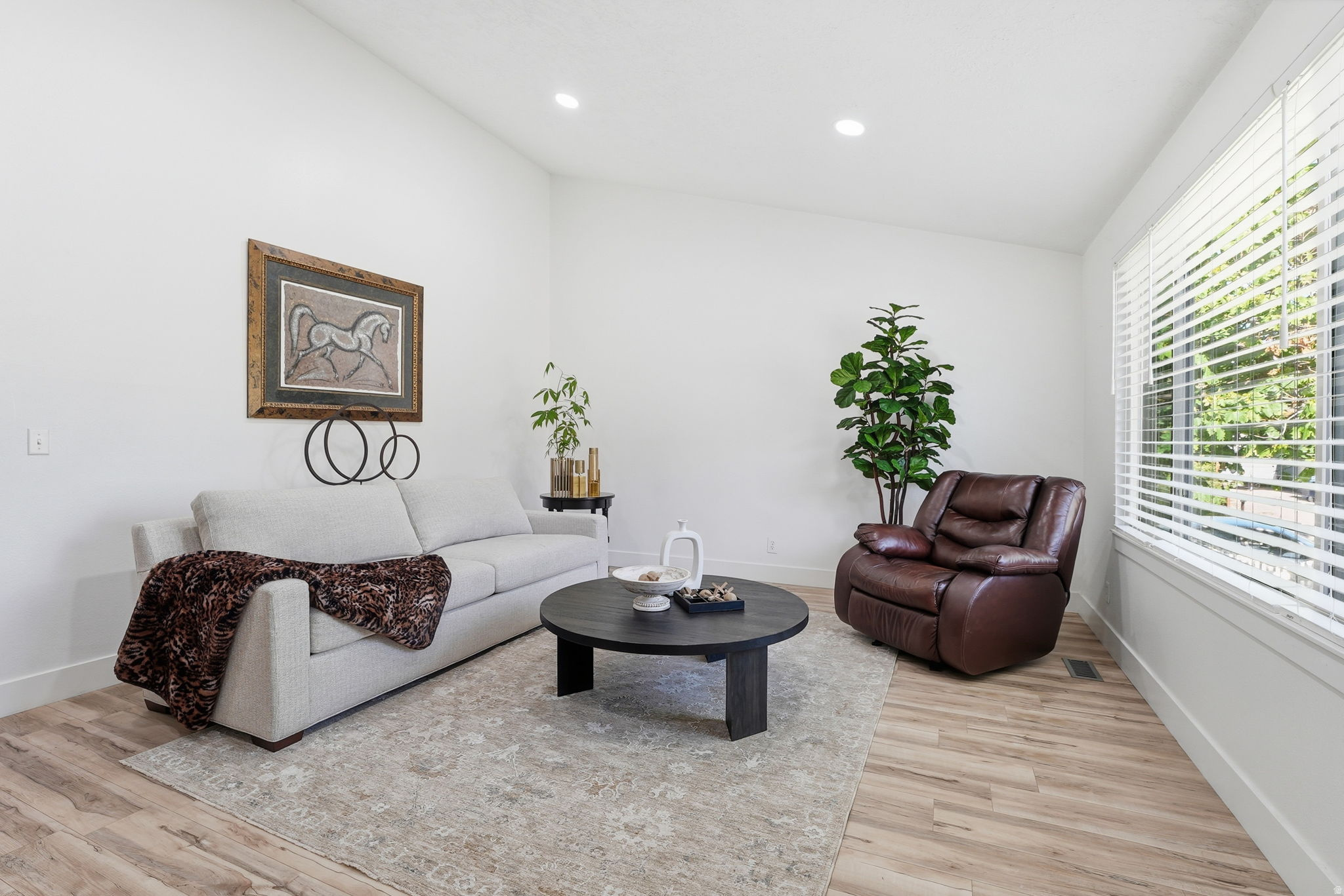 NUTREE WEST - Residential