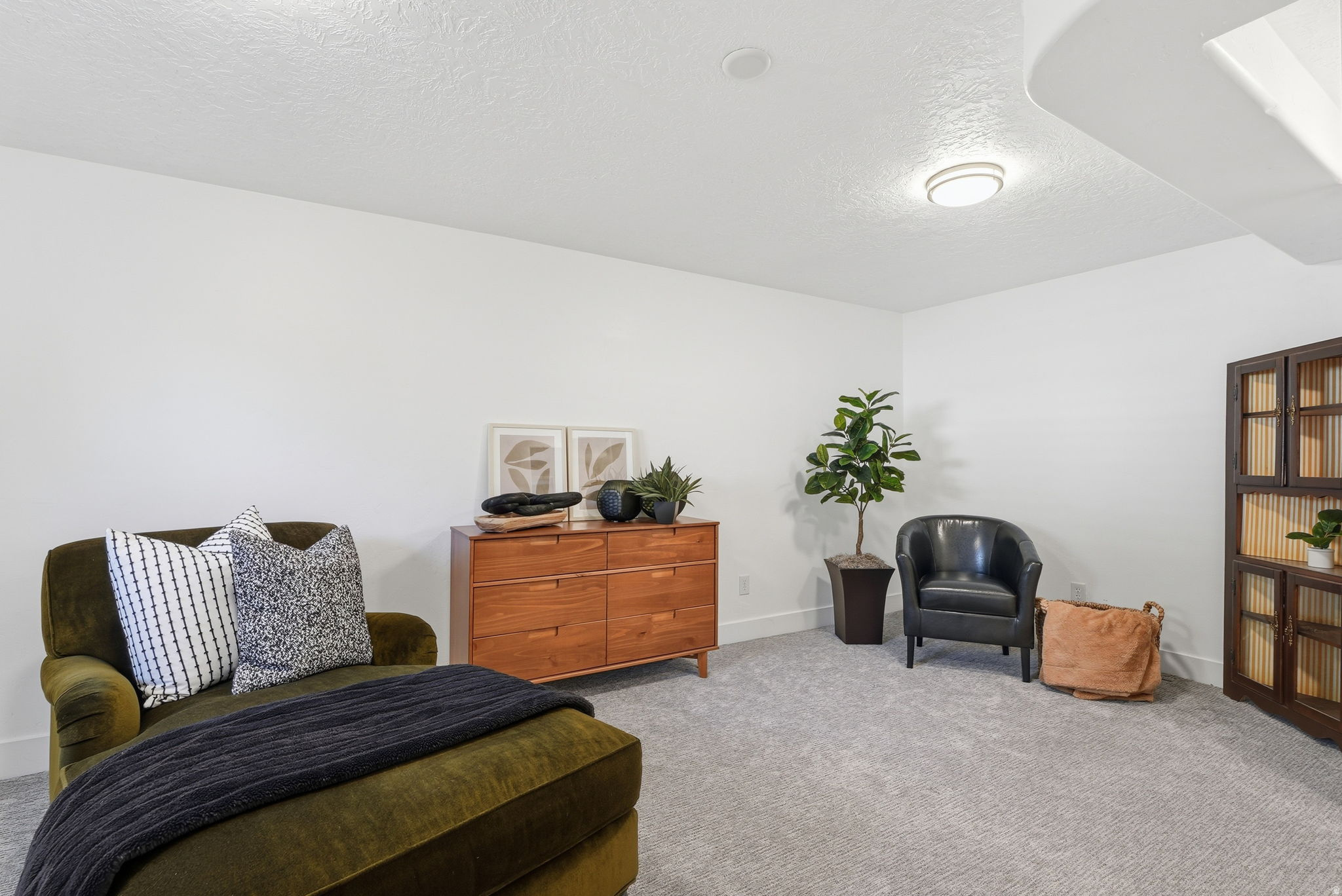 NUTREE WEST - Residential