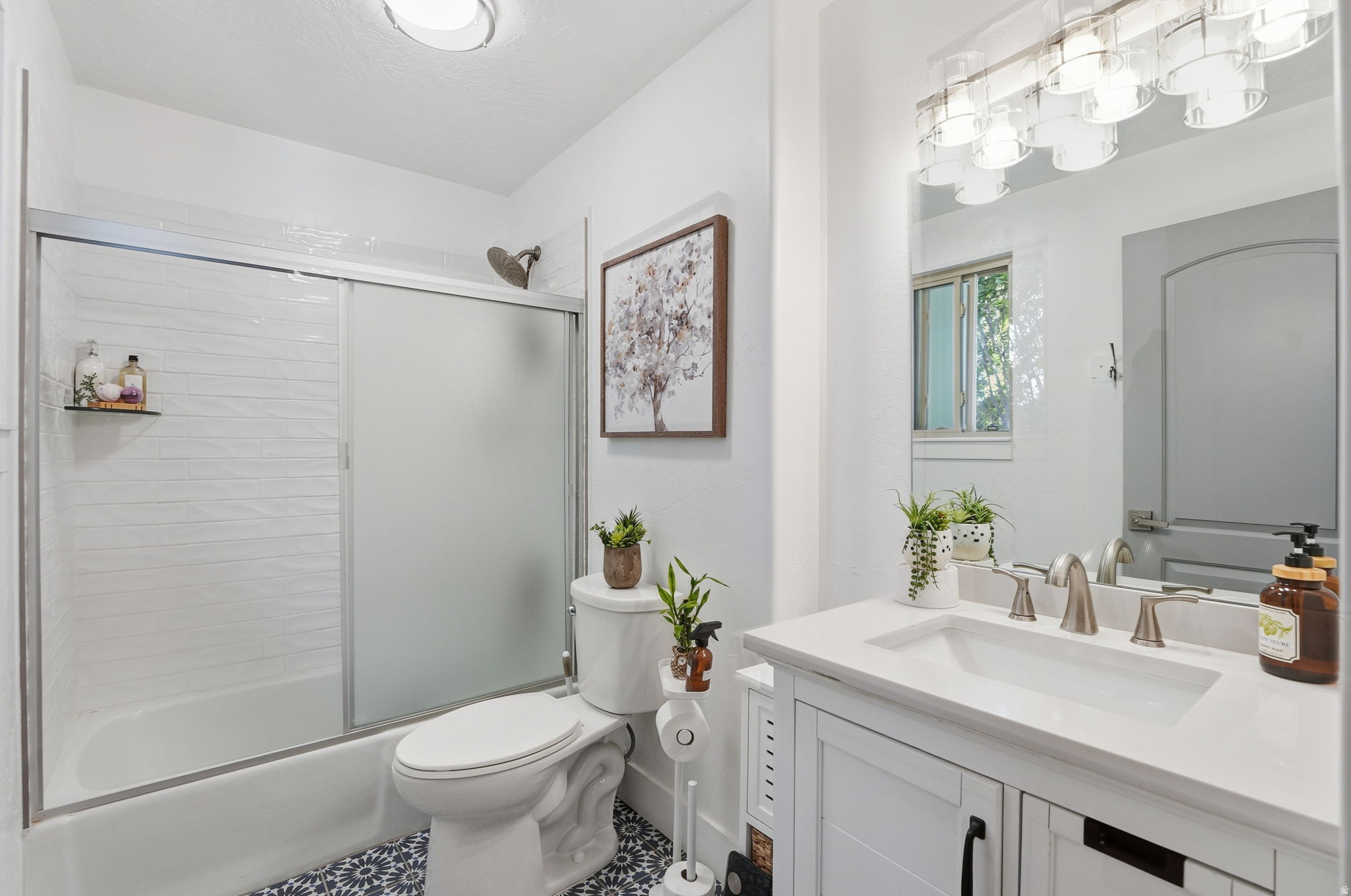 NUTREE WEST - Residential