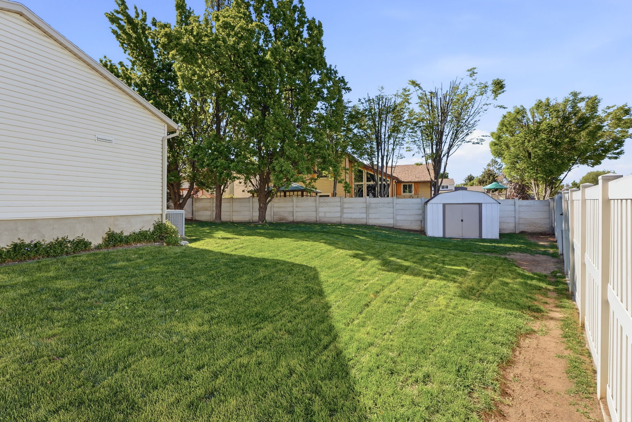 NUTREE WEST - Residential