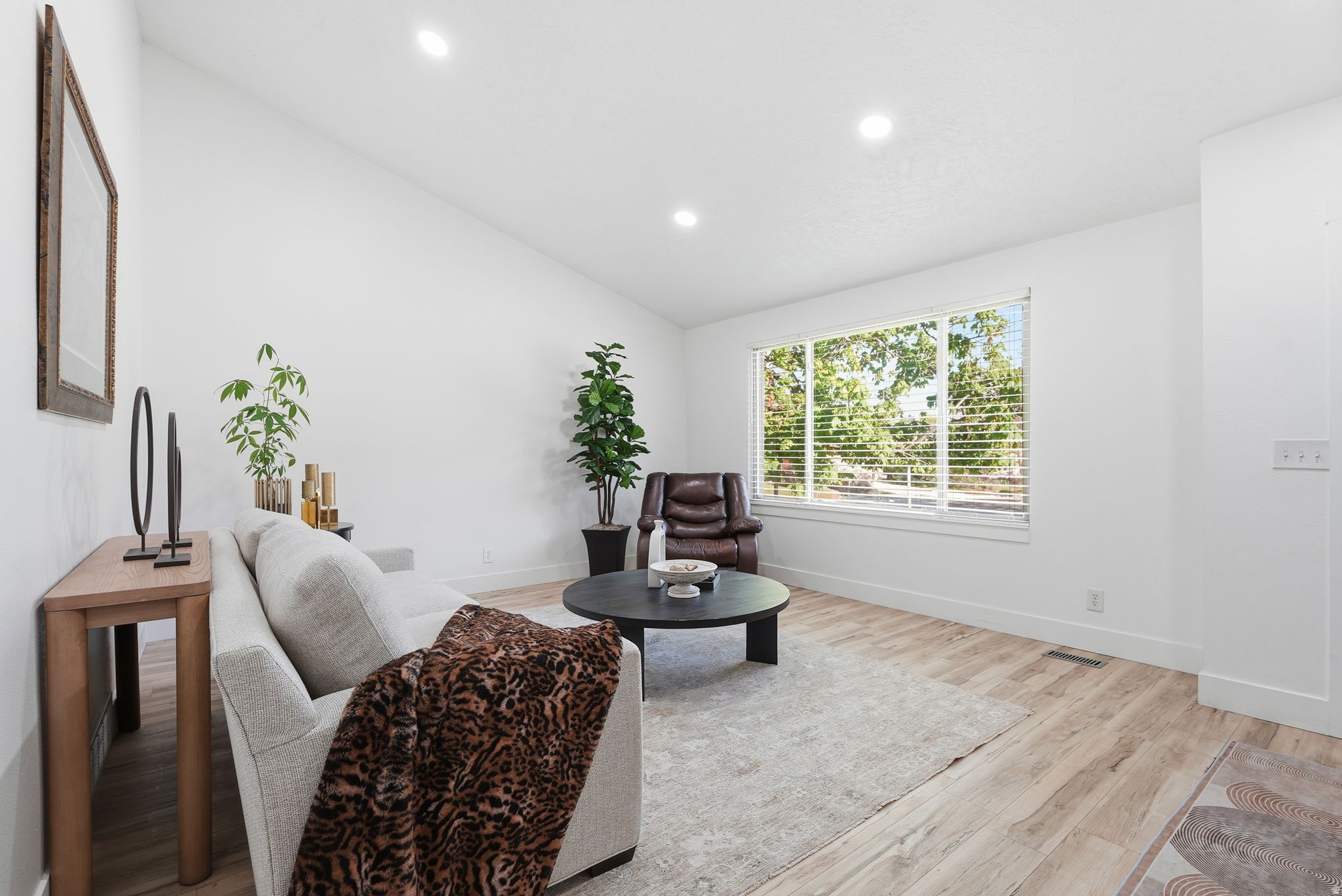 NUTREE WEST - Residential