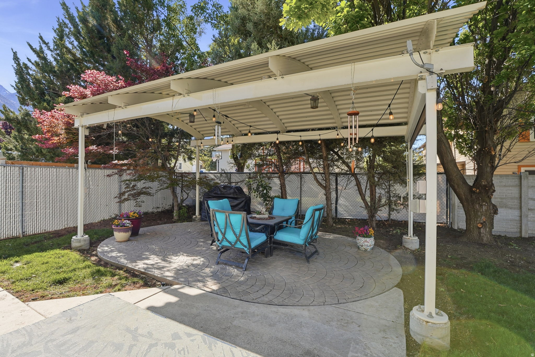 NUTREE WEST - Residential