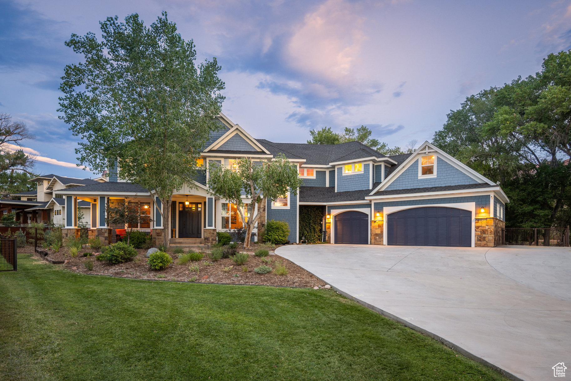 SECRET COVE - Residential