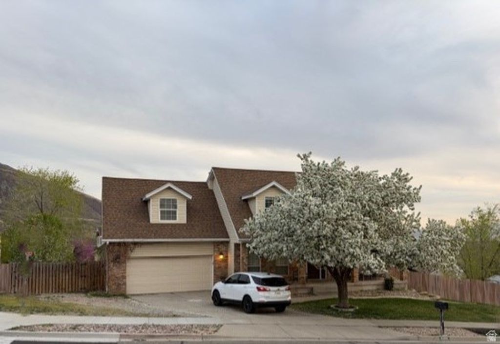 Photo of 2212 E HIGH MESA DR S, Sandy, UT 84092 (MLS # 2154938)